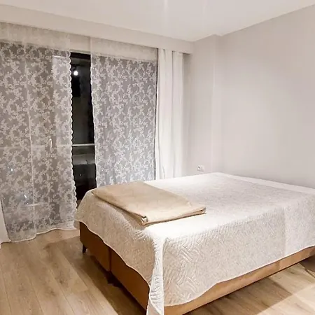 Ed House דירה
